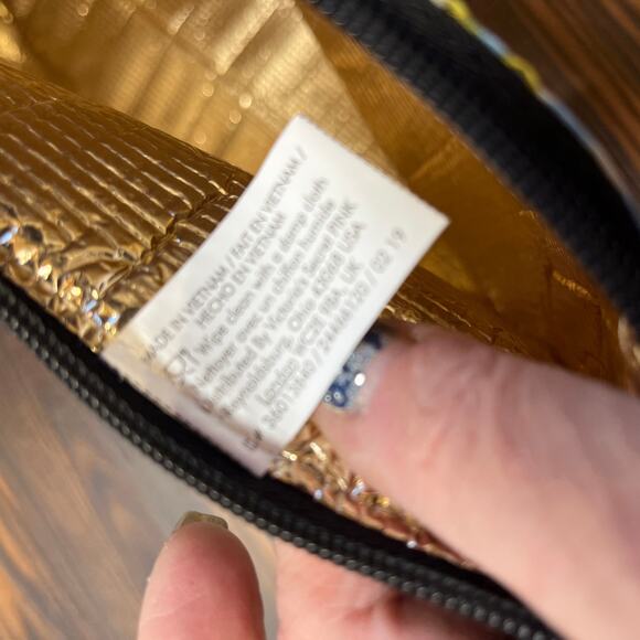 NWOT Victoria’s Secret Insulated Tote Bag & Sequence Make-Up Bag - Picture 7 of 16